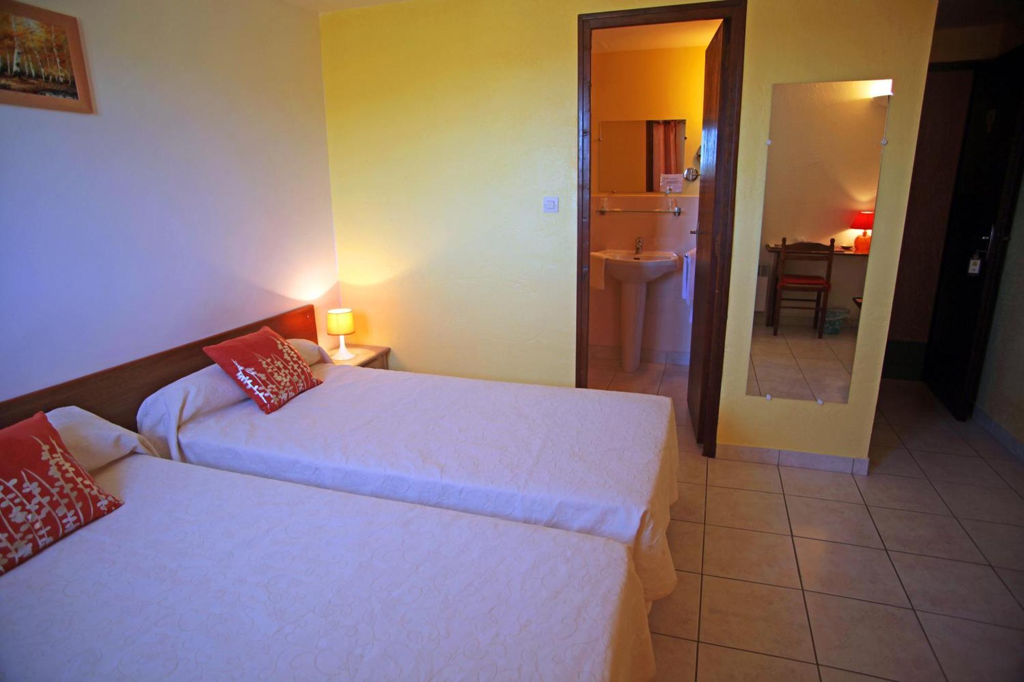 Logis Hotel Le Pressoir Saint-Chinian Esterno foto